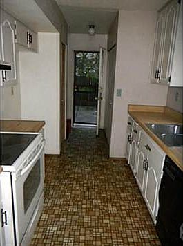 4th image of 2734 Casey St