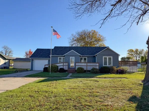 803 Smith Ave, Elwood, NE 68937