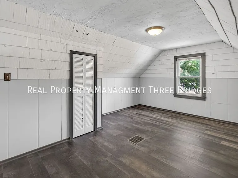 130 S Barat Ave — Photo 20