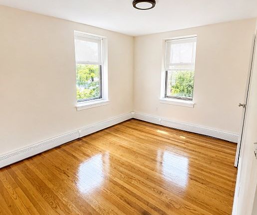 4th image of 9 Victory Rd APT 19