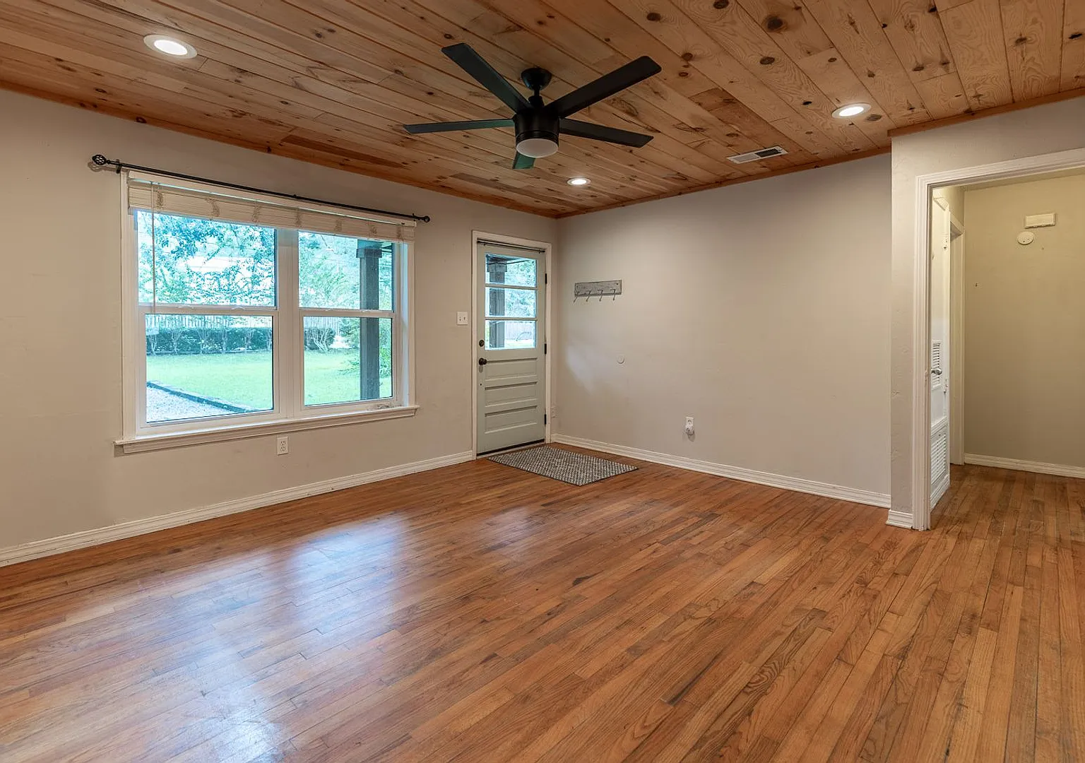 Charming 2-Bedroom Cottage Near Downtown Fairhope — Photo 2
