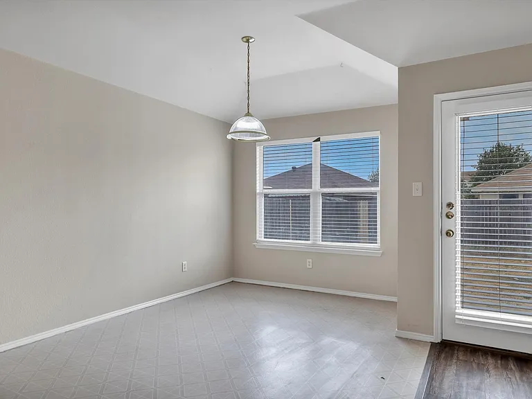 9641 Olivia Dr — Photo 13