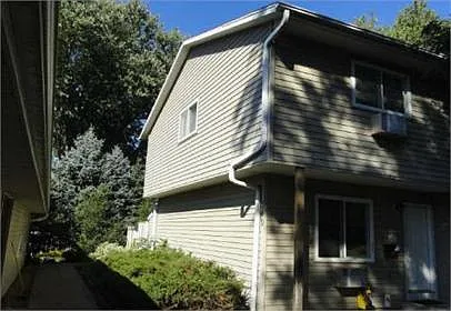 340 Elm St W — Photo 16