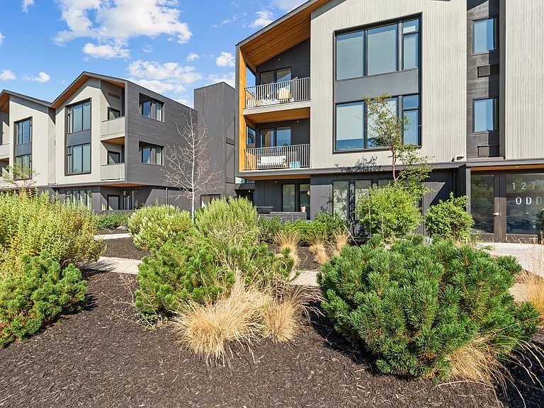 Range Apartments — Photo 27