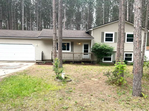 10561 Woodwind Dr, Interlochen, MI 49643