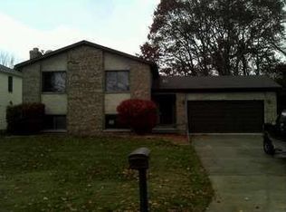 1809 S Woodland Dr, Port Huron, MI