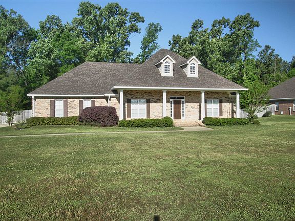 Welcome to 116 Bluebird Cove.