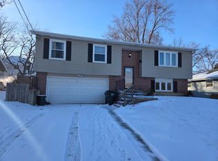 210 Hazelwood Dr, Lindenhurst, IL 60046