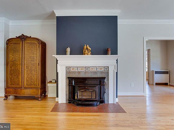 5th image of 4212 Longfellow St