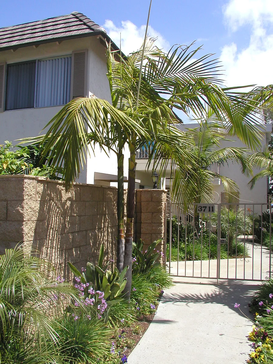 Building Photo - 3711 Ingraham St #3