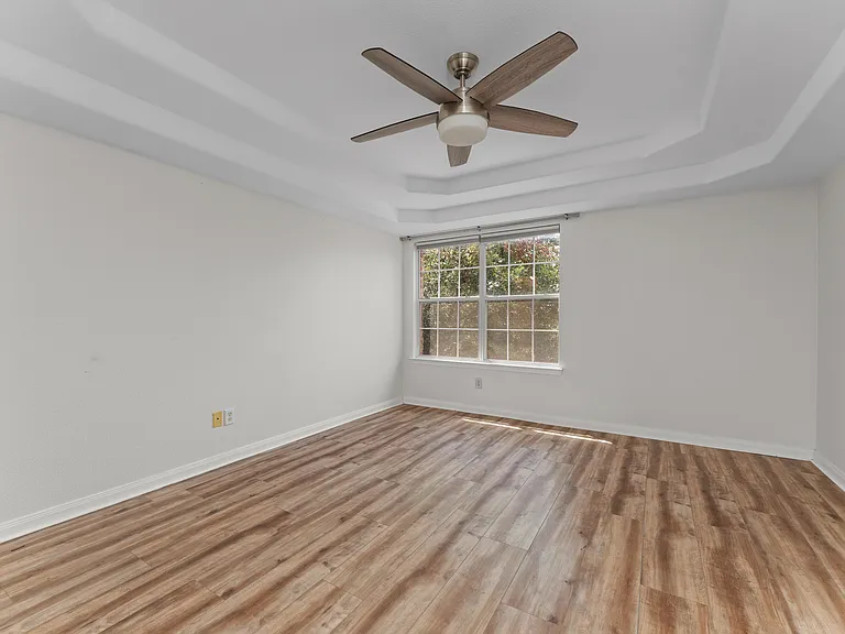 807 Midway Crst — Photo 18
