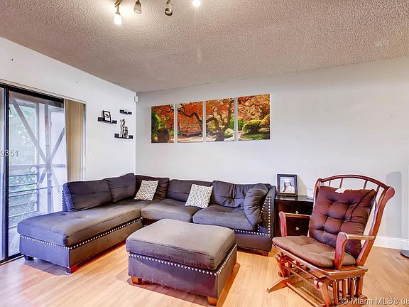 5th image of 20810 NE 8th Ct #201-18