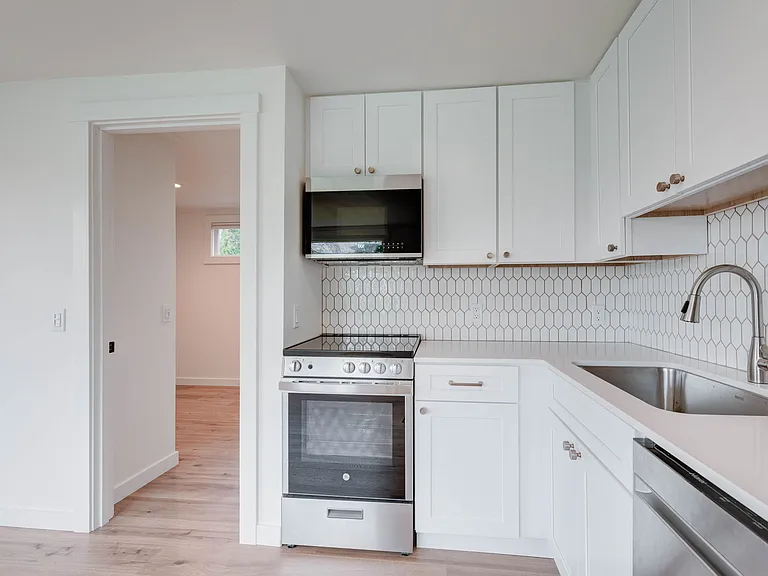495 SE Maylor St — Photo 8