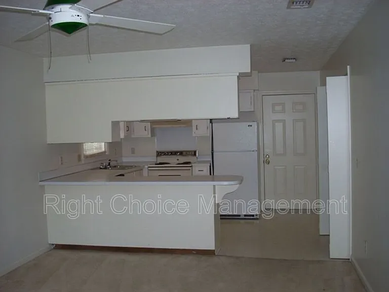 9 Montclair Ct #B — Photo 5