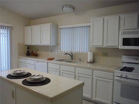 3rd image of 490 Pioneer St