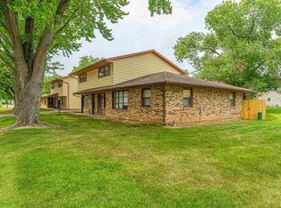 147 Northville Dr #145, Lincoln, IL 62656