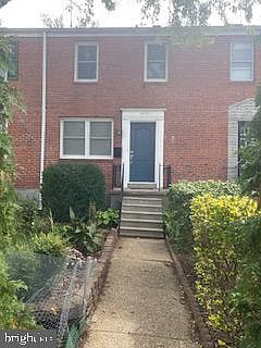 1st image of 1713 Red Oak Rd