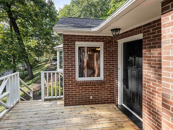 3rd image of 460 Noelton Dr