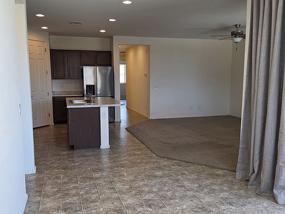 4th image of 1019 W Hess Ave