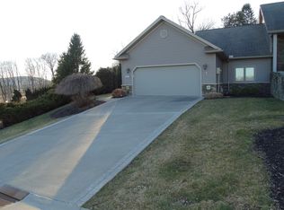 2 Eagle Dr, Endwell, NY 13760