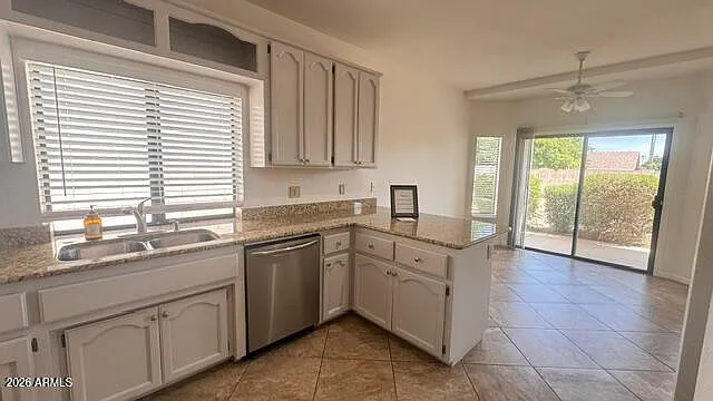 3 bed, 2.0 bath, 1616 sqft, $2,590 — Photo 2