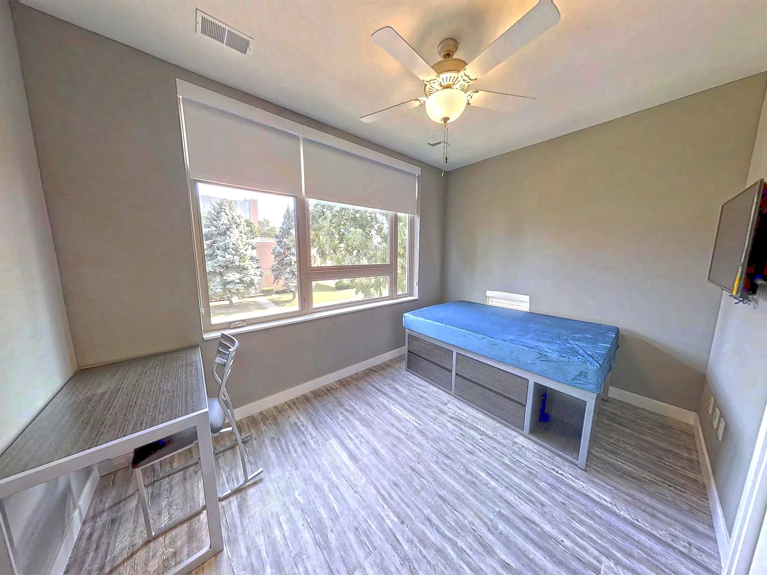 308 E Clark St — Photo 3