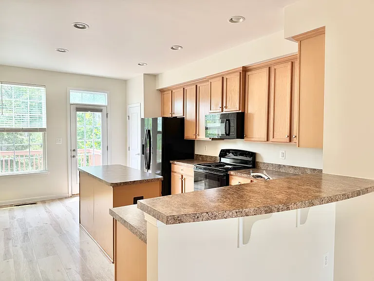 127 Streamview Dr — Photo 6