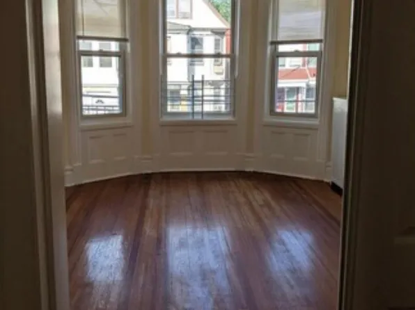 239 Bayview Avenue image 10 of 20