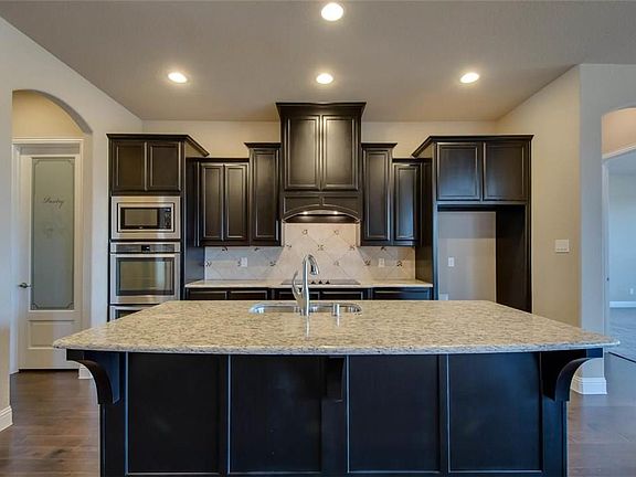 4th image of 505 Morning Glory Ln