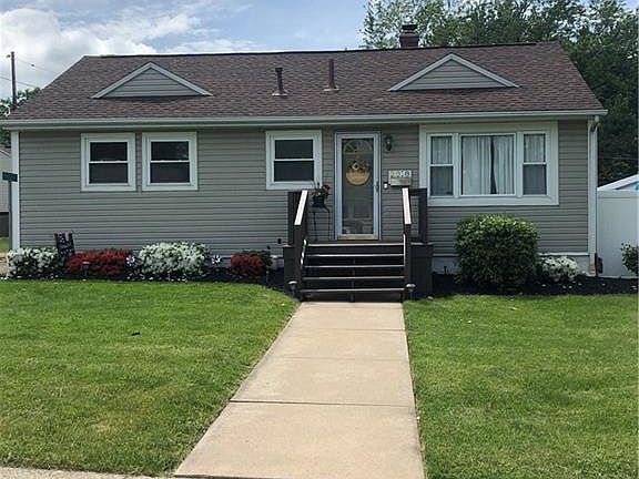 2nd image of 3018 Charlotte St