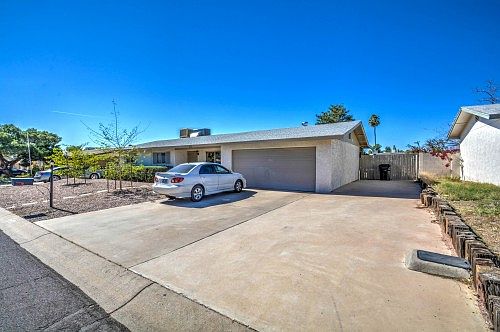 1st image of 826 N 95th Pl