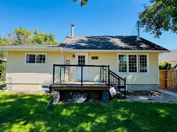 82 W Villa St, Drumheller, AB T0J 0Y1