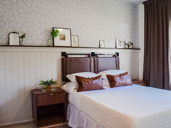 Queen Bedroom w/ black out drapes