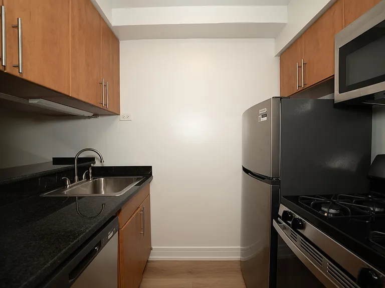 20 E. Scott Street — Photo 11