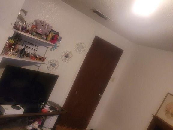 3rd image of 8590 Old Military Rd