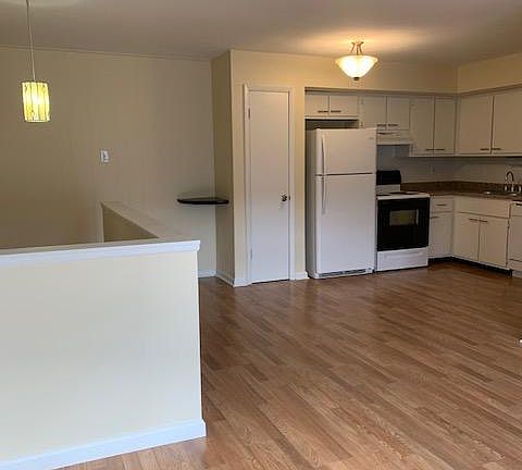 5th image of 9537 Hyde Park Dr
