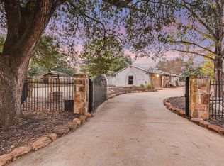 1005 Colorado St, Smithville, TX 78957