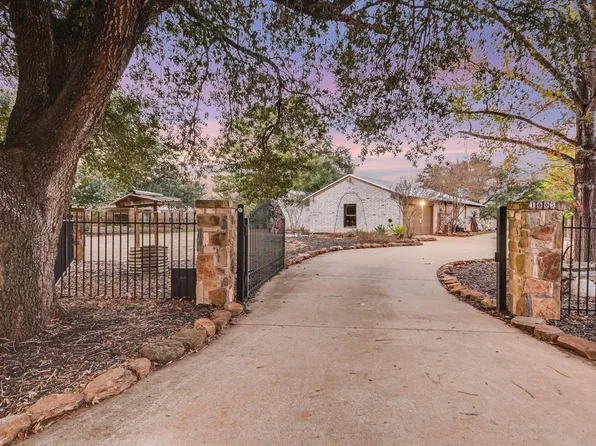 1005 Colorado St, Smithville, TX 78957