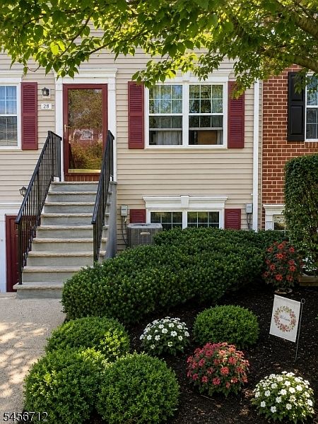 1st image of 54 Yancy Dr #54