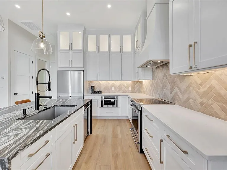 341 Albert St — Photo 10