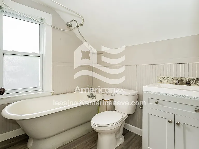 1109358_009_main_bathroom_9.jpg