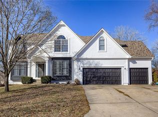 1204 SW Surrey Trce, Lees Summit, MO 64081