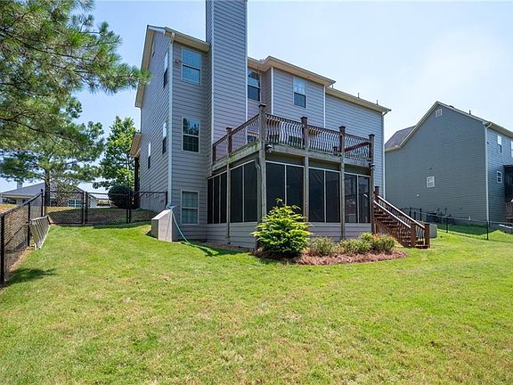 3rd image of 722 Riverside Dr NW