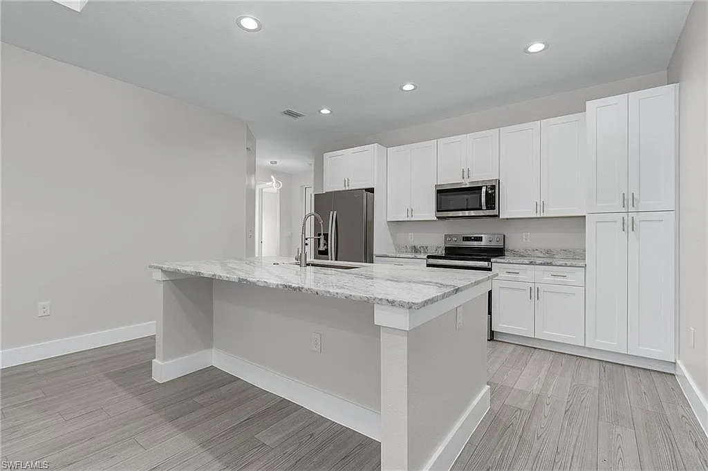 3 bed, 2.0 bath, 1500 sqft, $1,900 — Photo 4