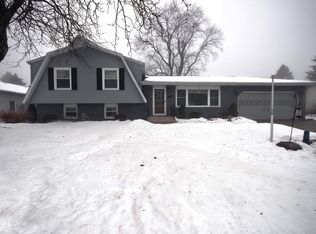740 Potowatomi Dr, New Carlisle, IN 46552