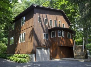 33 Red Oaks Mill Rd, Poughkeepsie, NY 12603