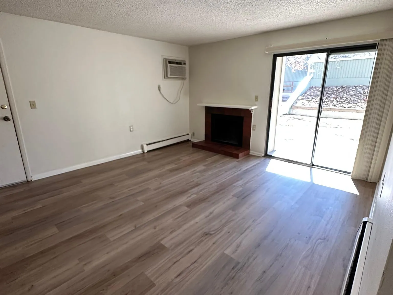 2 bed, 813 sqft, $1,495 — Photo 2