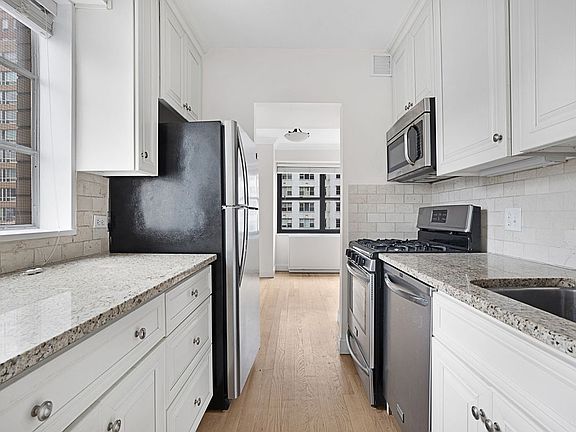 4th image of 1402 3rd Ave #6C