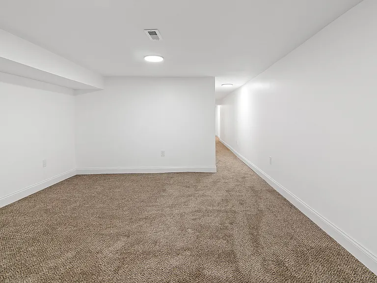813 Whitelock St — Photo 19