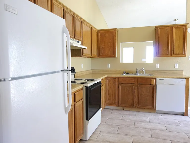 1510 Westway Dr — Photo 7